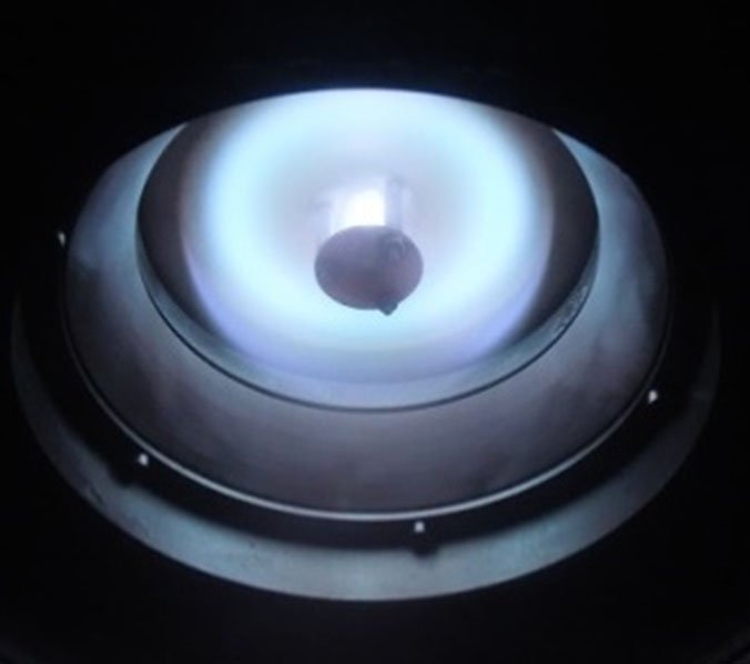 Режим магнетронного распыления в области низкого рабочего давления (<1мТорр) * - c отражательным электродом