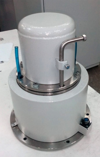 Дуговой катодный испаритель аксиальной геометрии